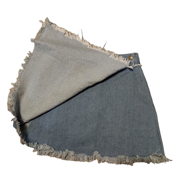 Romeo and Juliet Couture med frayed wrapped denim skirt raw edges - Picture 5 of 11